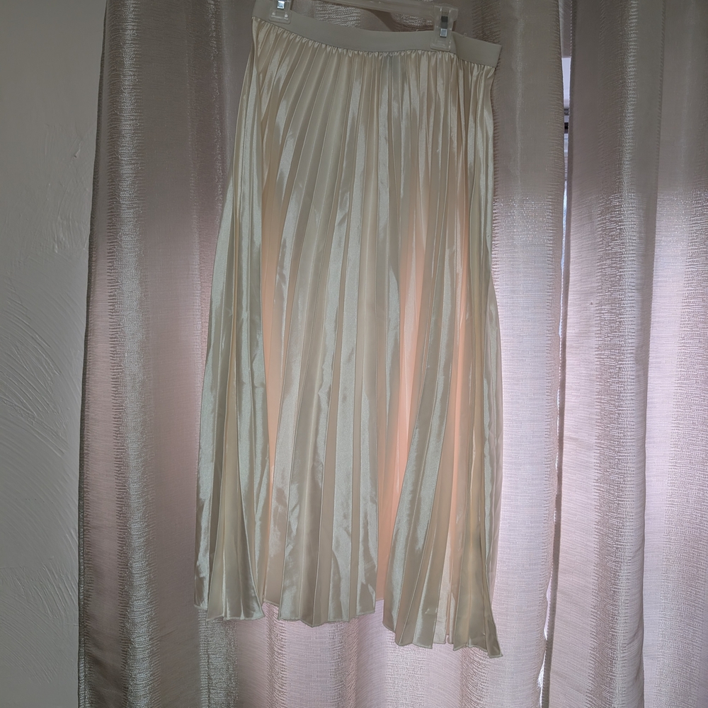Elegant Cream Pleated Skirt